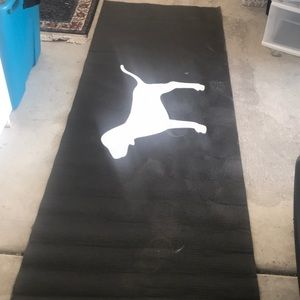 V.S pink yoga Matt in Black